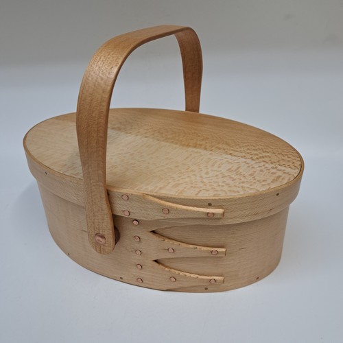 Click to view detail for BJ-002 Shaker Treasure Box w/tray/handle $180