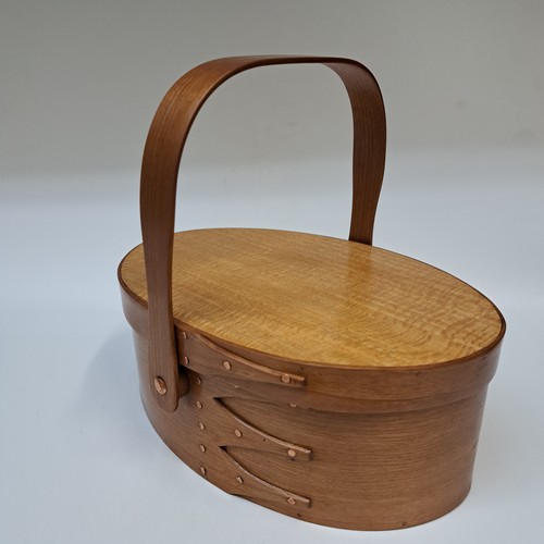 Click to view detail for BJ-004 Shaker Treasure Box w/handle, Cherry $165