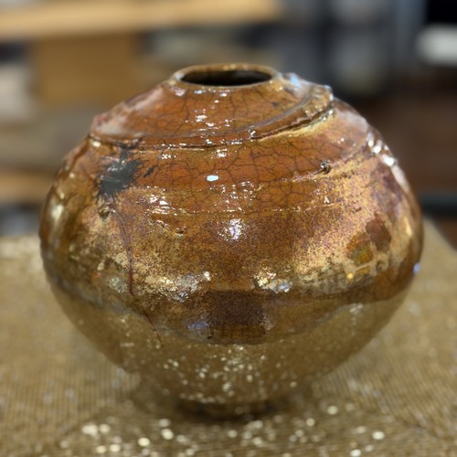 Click to view detail for #261004 Anniversary Vase Gold Glaze 6.5x6.5 $45
