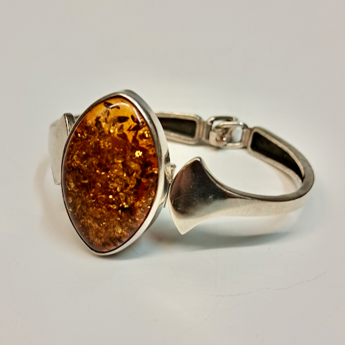 HWG-2398 Bracelet, Large Oval Rum Amber $170 at Hunter Wolff Gallery