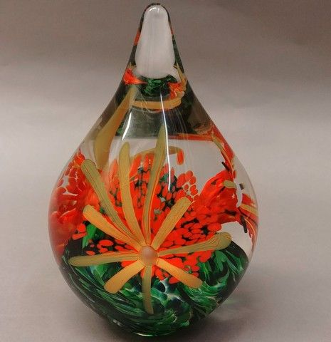 DB-285 - Paperweight - Flower Teardrop at Hunter Wolff Gallery