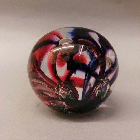 DB-290 - Paperweight - Purple & Cranberry Flower at Hunter Wolff Gallery
