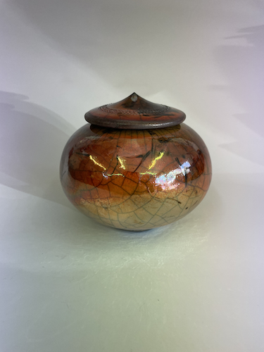 Click to view detail for BS-038 Vessel Ferric Glaze Pointed Lid $140