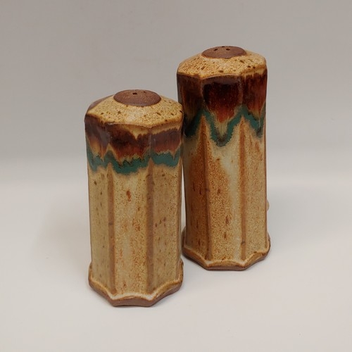 Click to view detail for #220418 Salt & Pepper Shaker Set Tan/Brown/TQ $16.50