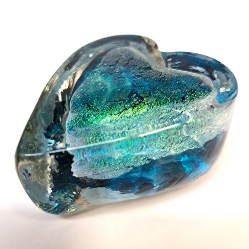 Click to view detail for DB-949 Heart Paperweight- Teal Dichroic $52