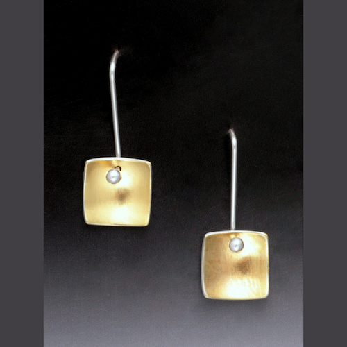 Click to view detail for MB-E308 Earrings, Gold Square $140