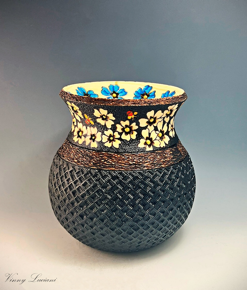 Click to view detail for VL-018 Blue Flowers Pot & Bees 6.5 x 7  $900