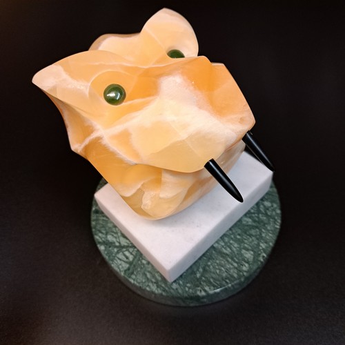 Click to view detail for MB-S019 Jaguar Honeycomb Calcite 5x5x5 $1430