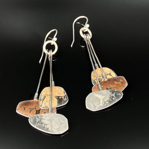 Click to view detail for TC-060 Earrings, Swinging Boulders $175