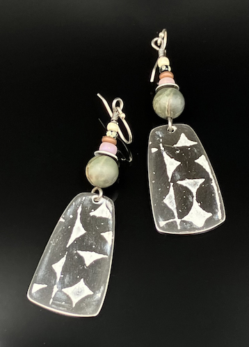 Click to view detail for TC-074 Earrings, B&W $90