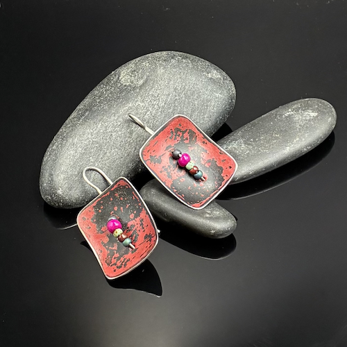 Click to view detail for TC-099 Earrings, Red Rectangle $110
