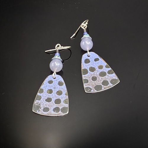 Click to view detail for TC-106 Earrings Macaw Wedge $95