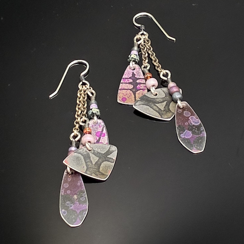 Click to view detail for TC-110 Earrings Lavender/Plum/Charcoal Chained $140