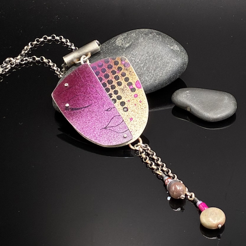 Click to view detail for TC-117 Necklace, Raspberry Face $225