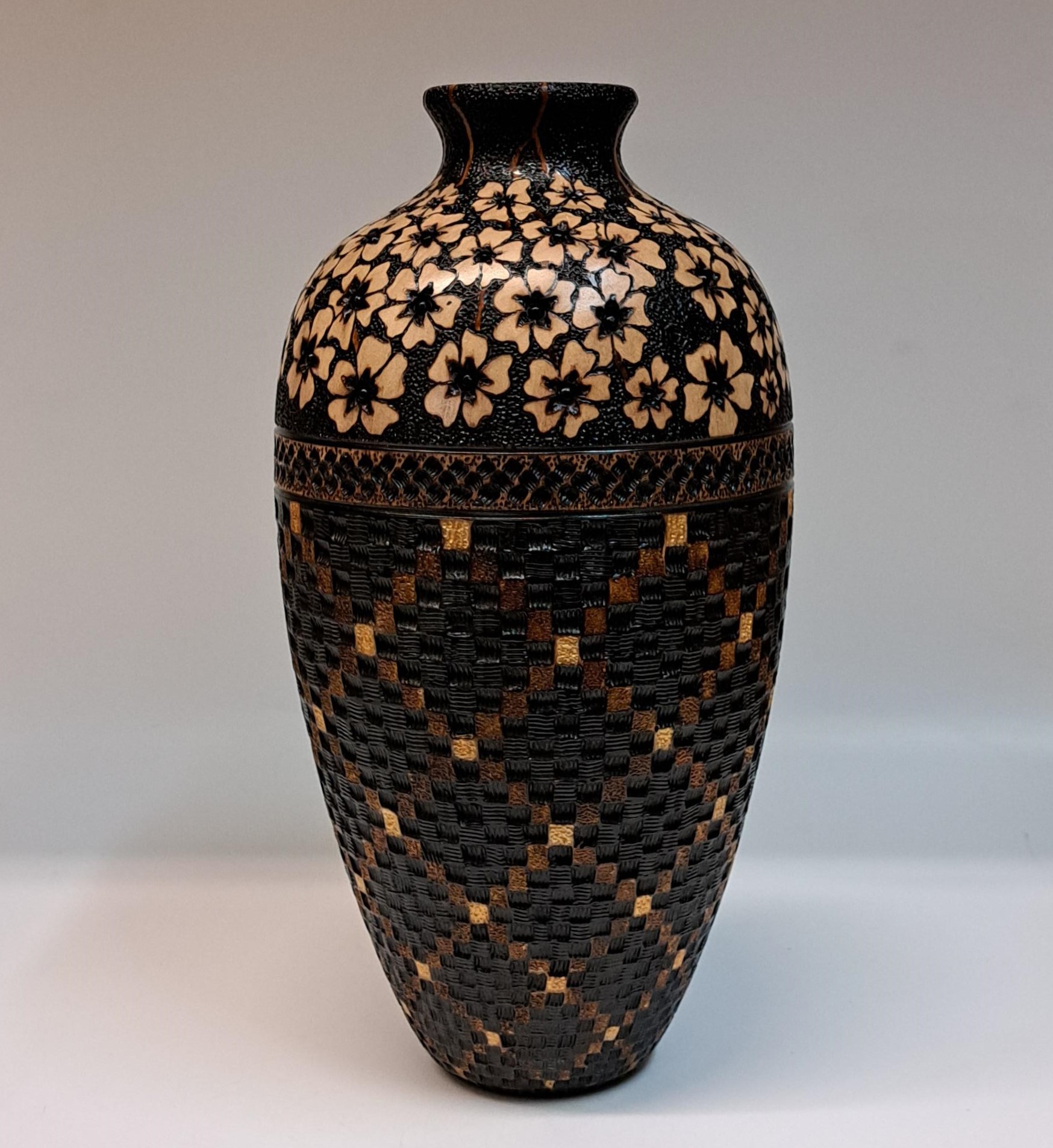 Click to view detail for VL-004 Vase, Flower Series  13x5.75 $1260