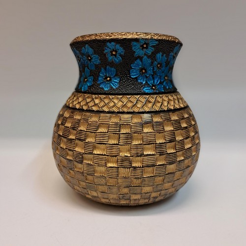 Click to view detail for VL-007 Gold Vase with Blue Flowers $700