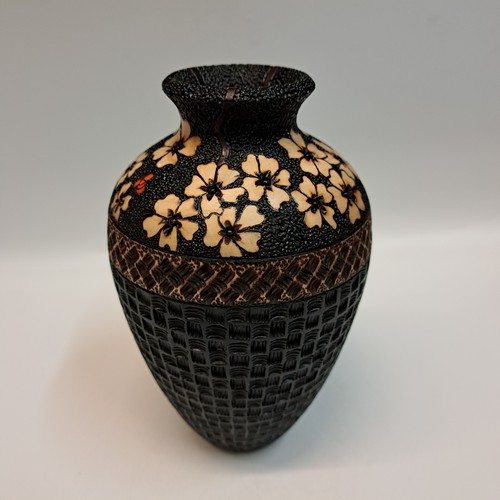 Click to view detail for VL-009 Vase, Flowers & Red Bees $475
