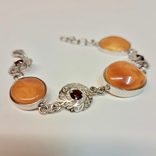 HWG-2305 Bracelet Brown Amber Alternating Garnets In Silver $135 at Hunter Wolff Gallery