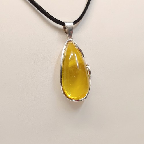 Click to view detail for HWG-104 Pendant Yellow Oval $85