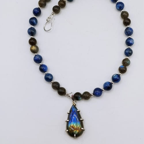 Click to view detail for DKC-1077 Pendant, Labradorite & Silver Beads $236 