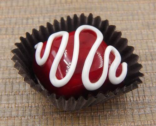 Click to view detail for HG-007 Cherry Choc with Ribbon of White Chocolate $43