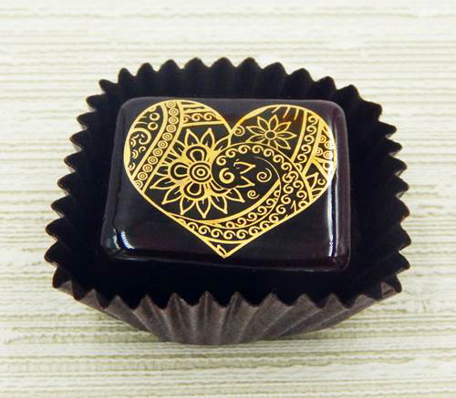 Click to view detail for HG-060 Chocolate with Gold Hearts-Lotus $47