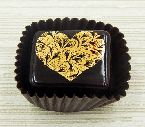 Click to view detail for HG-059 Chocolate with Gold Hearts - Floral $47