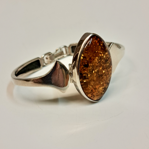 Click to view detail for HWG-2398 Bracelet, Large Oval Rum Amber $170