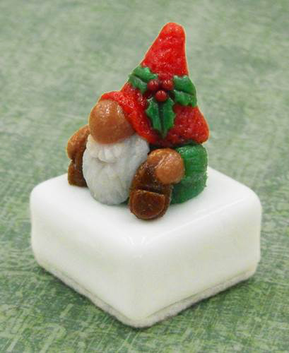 Click to view detail for HG-051 Christmas Gnome Petit Four Chocolate $54