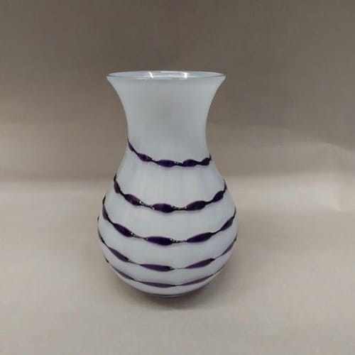 Click to view detail for DB-248 Vase White and Purple Ribbon