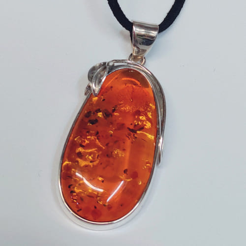 Click to view detail for HWG-027 Pendant, Oval, Silver Leaf, Amber $87