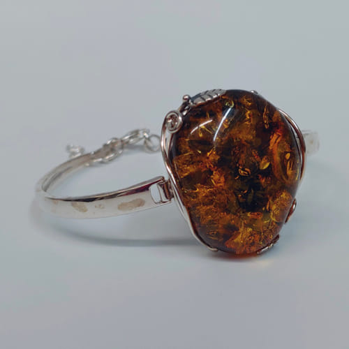 Click to view detail for HWG-049 Bangle, Oval, Silver Leaf, Green Amber $122
