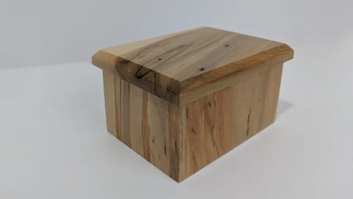 Click to view detail for BEN-5014 Lidded Wood Wormy-Maple Box
