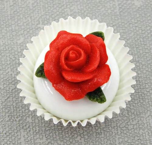 Click to view detail for HG-029 Hulet Art Glass Rose Petit Four Choc Red Rose $50