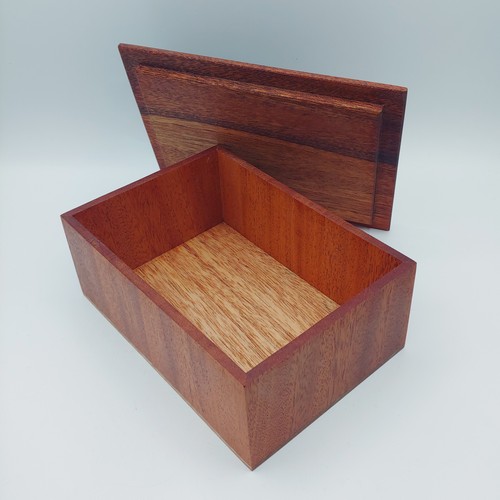 Click to view detail for BEN-505A Box Mahogany 7.5x5.5x3 $40