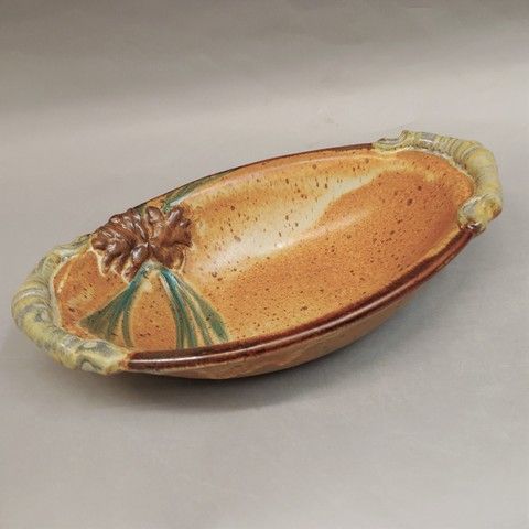 Click to view detail for Bowl, Oval Biscuit Bowl 11x7 Pine Cone