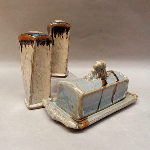 Click to view detail for Butter Dish & Matching S&P