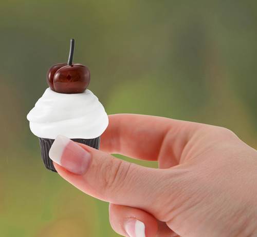 Click to view detail for HG-247 Truffle, Mini Cupcake White & Cherry $63