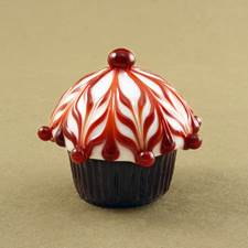 Click to view detail for HG-241 Truffle, Cherry Cupcake $63