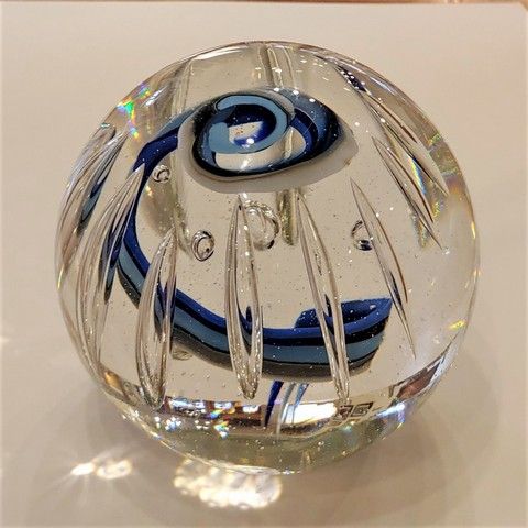 Click to view detail for DB-437 Paperweight Blue Bubble Globe 3.5 $125