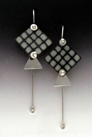 Click to view detail for MB-E372 Earrings Funky Femo