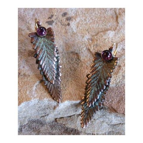 Click to view detail for EC-007E Earrings Olive Patina Brass Double Fern Leaf - Amethyst