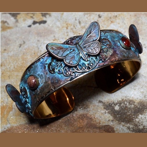 Click to view detail for EC-122 Cuff, Three Butterflies Jade $120