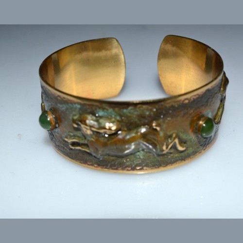 Click to view detail for EC-123 Cuff, Running Rabbit, Jade $110