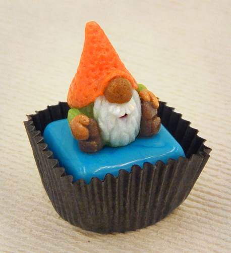 Click to view detail for HG-216 Chocolate, Gnome with Orange Hat $63