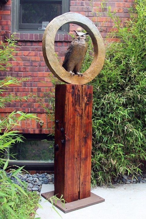 Click to view detail for FL101 Great Horned Owl 6.6 Ft. Tall $17500