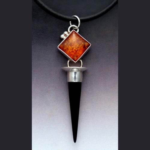 Click to view detail for MB-P354 Pendant Golden Sword $280